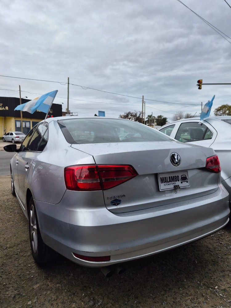 Volkswagen Vento 2.5 Advance Plus 170 CV — foto 10